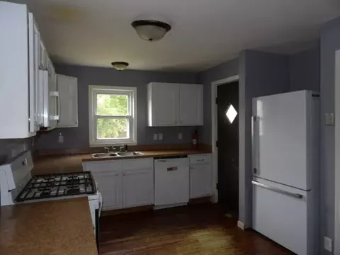 Kitchen - 618 6th, Jackson, MI 49203 photo 2 of 3