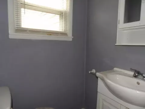 Bath - 618 6th, Jackson, MI 49203 photo 3 of 3