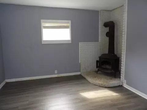 Living - 618 6th, Jackson, MI 49203 photo 4 of 4