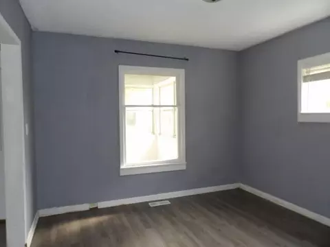Living - 618 6th, Jackson, MI 49203 photo 3 of 4