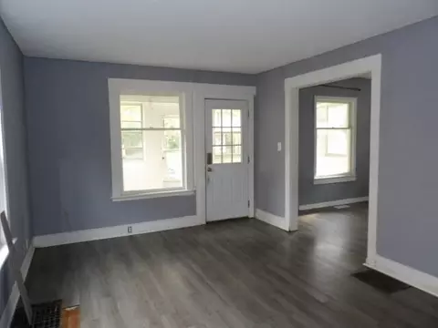 Living - 618 6th, Jackson, MI 49203 photo 1 of 4
