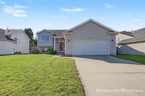 3072 Stonewood, Grand Rapids, MI 49504
