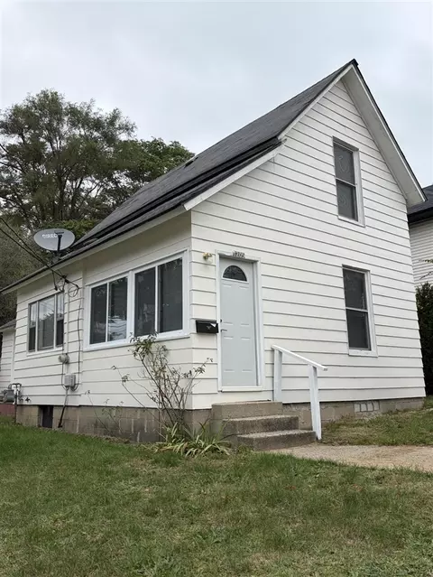 1205 SE Hall, Grand Rapids, MI 49506