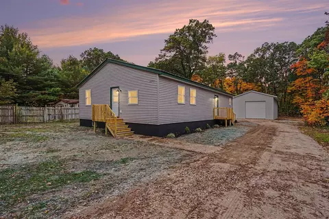 1293 West, Muskegon, MI 49442