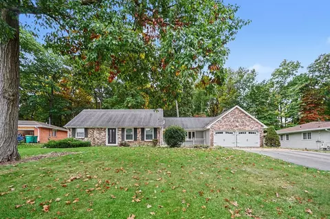 3132 Woodhams, Portage, MI 49002