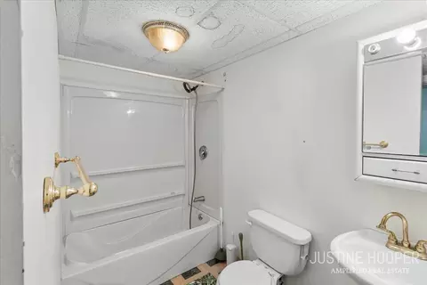 Bath - 884 44th, Pullman, MI 49450 photo 4 of 6