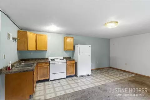 Kitchen - 884 44th, Pullman, MI 49450 photo 2 of 2