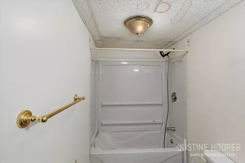 Bath - 884 44th, Pullman, MI 49450 photo 5 of 6