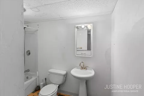 Bath - 884 44th, Pullman, MI 49450 photo 3 of 6
