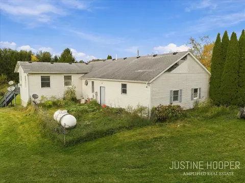Exterior - 884 44th, Pullman, MI 49450 photo 3 of 14