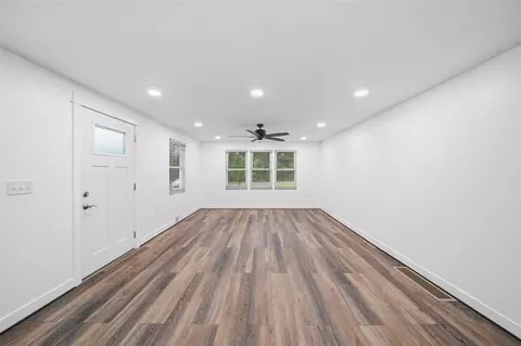 Living - 2995 S Meridian, Jackson, MI 49203 photo 1 of 4