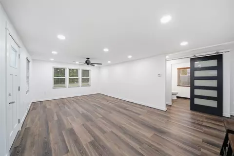 Living - 2995 S Meridian, Jackson, MI 49203 photo 4 of 4