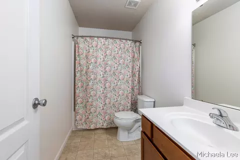 Bath - 607 Nantucket, Lansing, MI 48906 photo 3 of 3