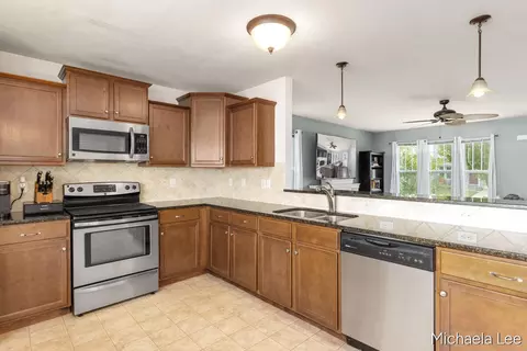 Kitchen - 607 Nantucket, Lansing, MI 48906 photo 2 of 2