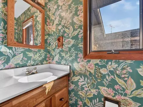 Bath - 4148 Feldman, Jackson, MI 49201 photo 1 of 6