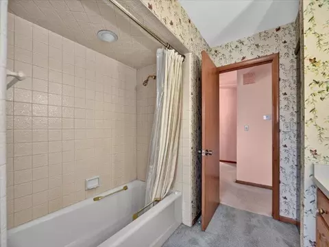 Bath - 4148 Feldman, Jackson, MI 49201 photo 4 of 6