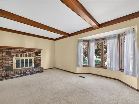 Living - 4148 Feldman, Jackson, MI 49201 photo 2 of 4