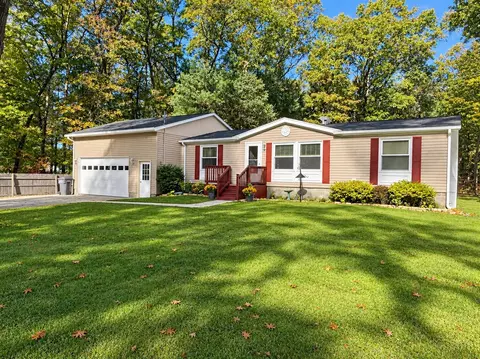 6049 S Hemlock Ridge Trl, Muskegon, MI 49442