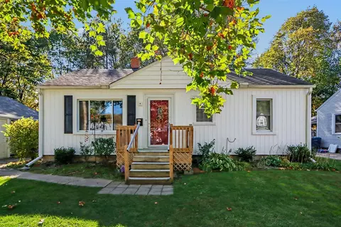 1019 Clover, Kalamazoo, MI 49008