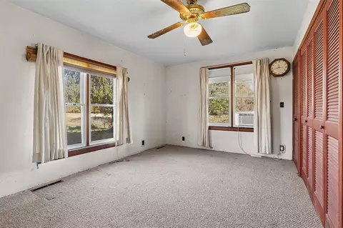 Bedroom - 9011 15 12 Mile, Marshall, MI 49068 photo 1 of 4