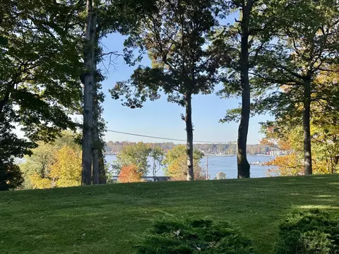 124 Elizabeth #6, Saugatuck, MI 49453