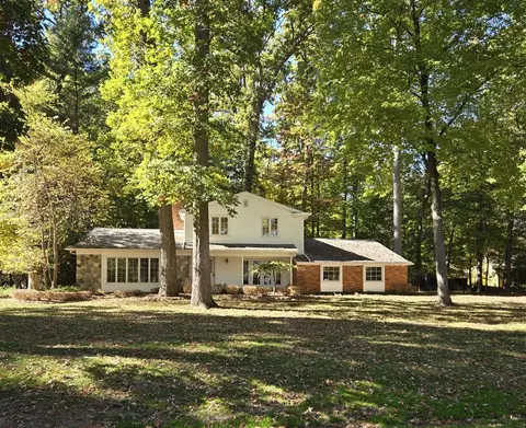 30055 Cheviot Hls, Franklin, MI 48025