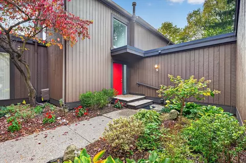 9 Westbury, Ann Arbor, MI 48105