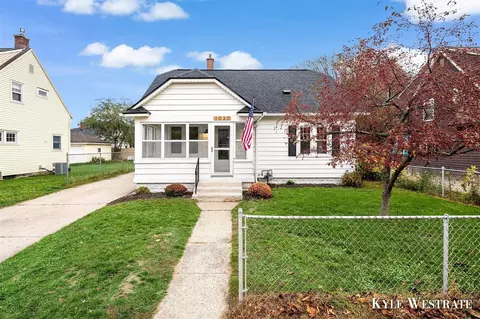 1027 Beechwood, Grand Rapids, MI 49505