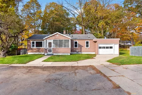 6 Elm Ct, Hillsdale, MI 49242