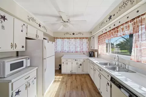 Kitchen - 11752 S S Lk, Jerome, MI 49249 photo 2 of 3