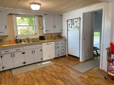 10 Sunset, Crystal, MI 48818 photo 2