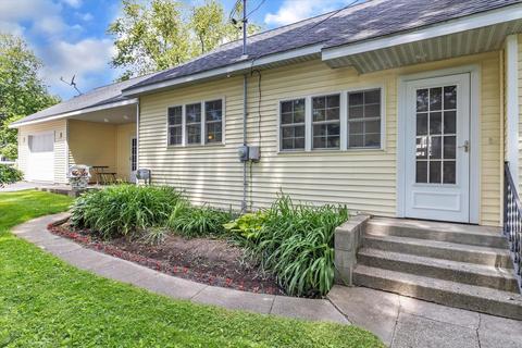 218 S Saint Johns, Ithaca, MI 48847 photo 4