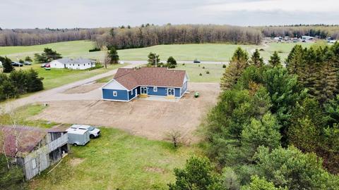17526 Sugar Pine Ln, Lake Ann, MI 49650