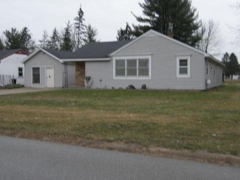 240 Doyle, Hemlock, MI 48626 photo 2