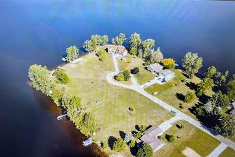 1019 Peninsula Dr, Lake Isabella, MI 48893