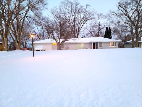 716 S Rainbow Dr, Clare, MI 48617