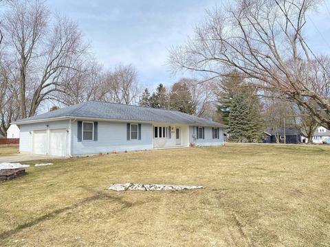410 S First St, Edmore, MI 48829 photo 1