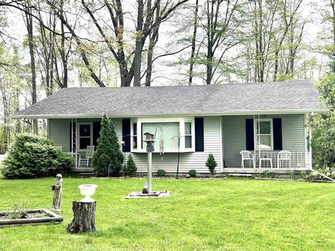 6471 W Circle Dr, Lake City, MI 49651