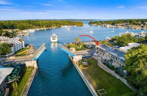 103 Bridge St #5, Charlevoix, MI 49720