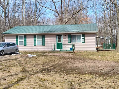 1164 Queensway Dr, Lake Isabella, MI 48893