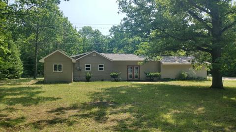 7573 Melnik St, Interlochen, MI 49643