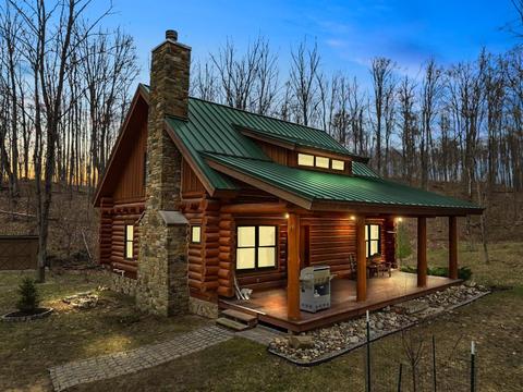 104 S 25 Rd, Boon, MI 49618