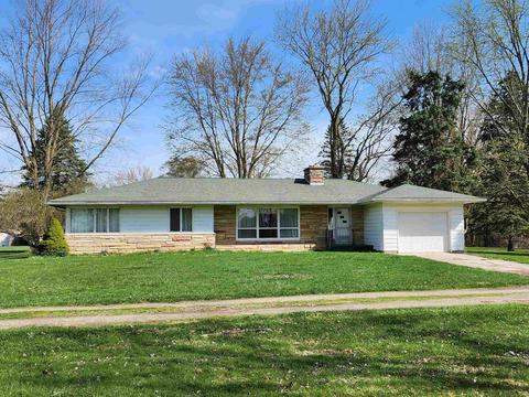 911 E Monroe Rd, Saint Louis, MI 48880