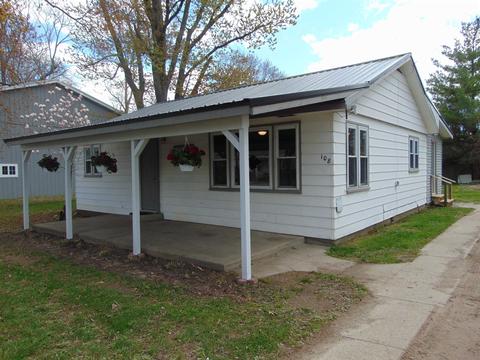 108 E Gratiot St, North Star, MI 48862