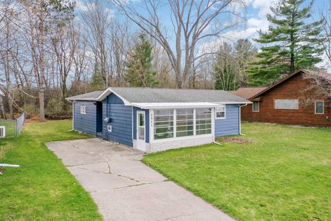 1511 Sunnyside Dr, Cadillac, MI 49601