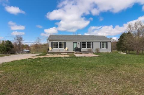 6071 E Gallivan Rd, Cedar, MI 49621