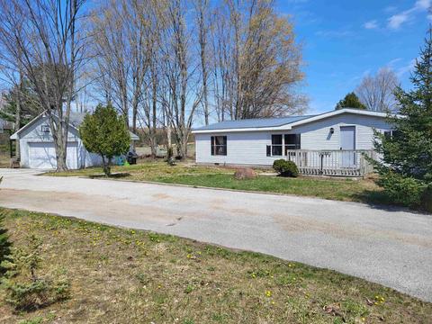 11730 Fowler Rd, Honor, MI 49640