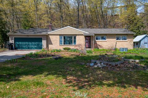 9986 S West Bayshore Dr, Traverse City, MI 49684