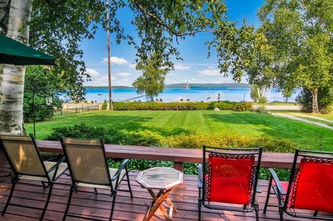373 E South Shr, Frankfort, MI 49635