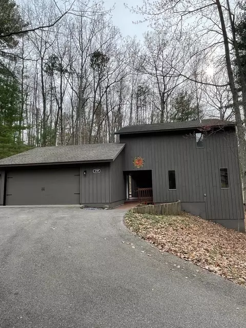 3749 Holiday Vlg, Traverse City, MI 49686